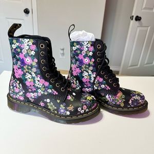 SOLD - Authentic Brand New Dr. Martens 1460 Women’s Vintage Floral Leather Boots